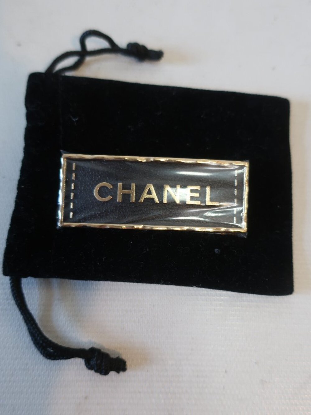 NWOT Authentic Women Chanel Gold-Plated Blk Leather 2023 A23 Logo Plaque Brooch
